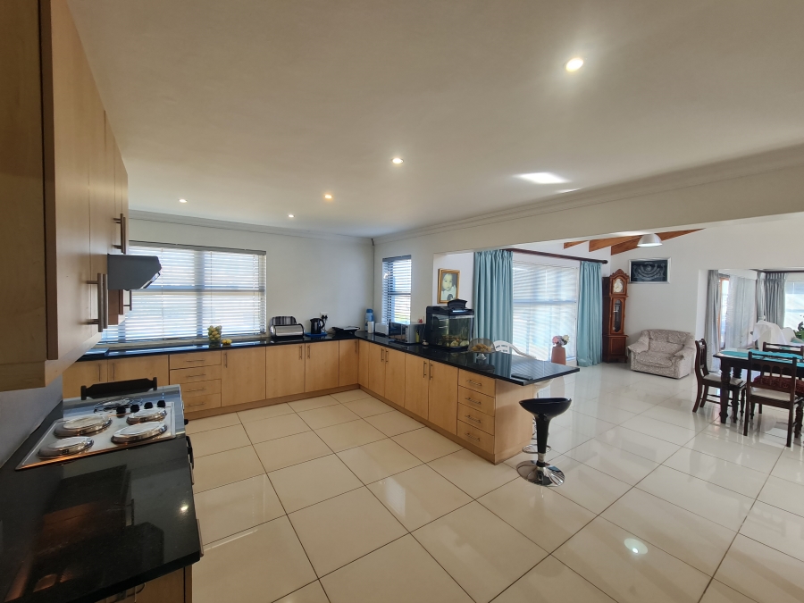 4 Bedroom Property for Sale in Mountainside Western Cape
